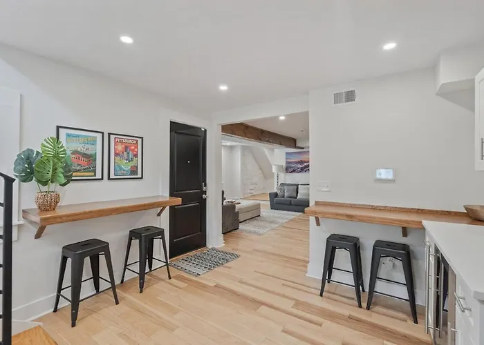 3br Stylish Retreat, Minutes From Downtown Pittsburgh, Free 3-car Parking Pittsburgh