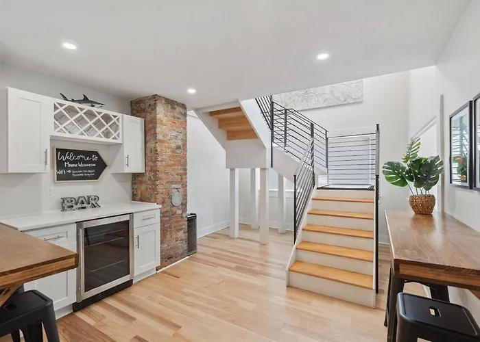 3br Stylish Retreat, Minutes From Downtown Pittsburgh, Free 3-car Parking Holiday home *