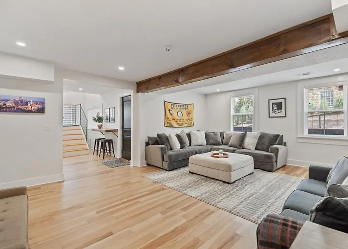 Holiday home 3br Stylish Retreat, Minutes From Downtown Pittsburgh, Free 3-car Parking Pittsburgh