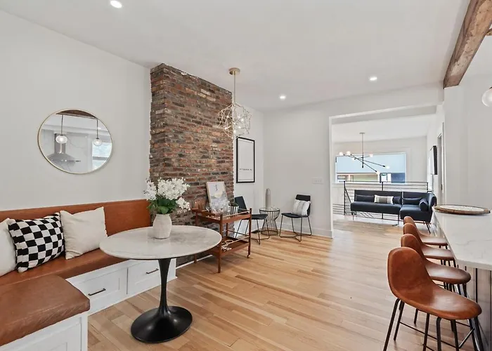 3br Stylish Retreat, Minutes From Downtown Pittsburgh, Free 3-car Parking Holiday home