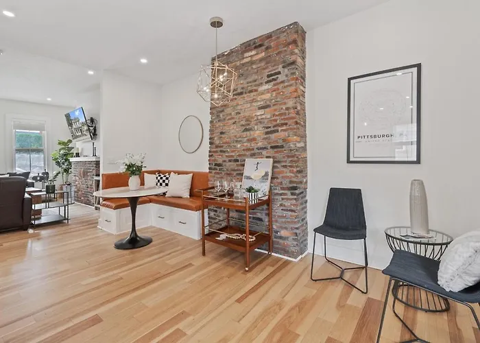 3br Stylish Retreat, Minutes From Downtown Pittsburgh, Free 3-car Parking Holiday home *