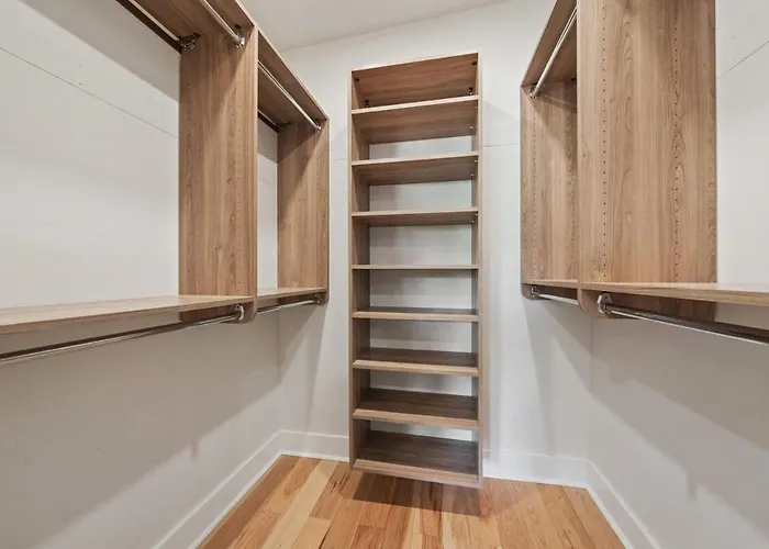 Holiday home 3br Stylish Retreat, Minutes From Downtown Pittsburgh, Free 3-car Parking *