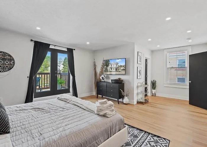 3br Stylish Retreat, Minutes From Downtown Pittsburgh, Free 3-car Parking Pittsburgh