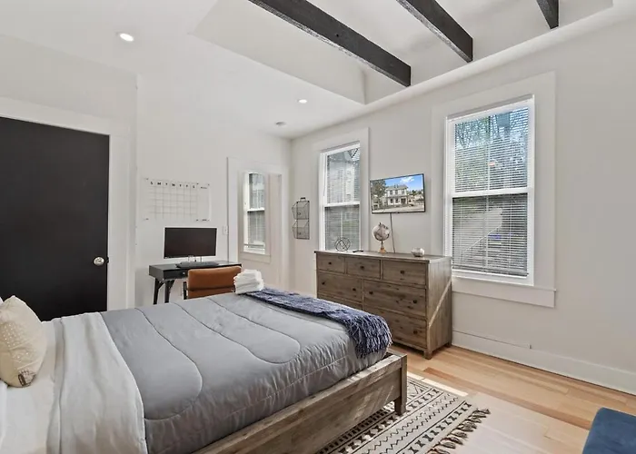 3br Stylish Retreat, Minutes From Downtown Pittsburgh, Free 3-car Parking * Pittsburgh