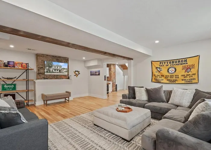 3br Stylish Retreat, Minutes From Downtown Pittsburgh, Free 3-car Parking Holiday home