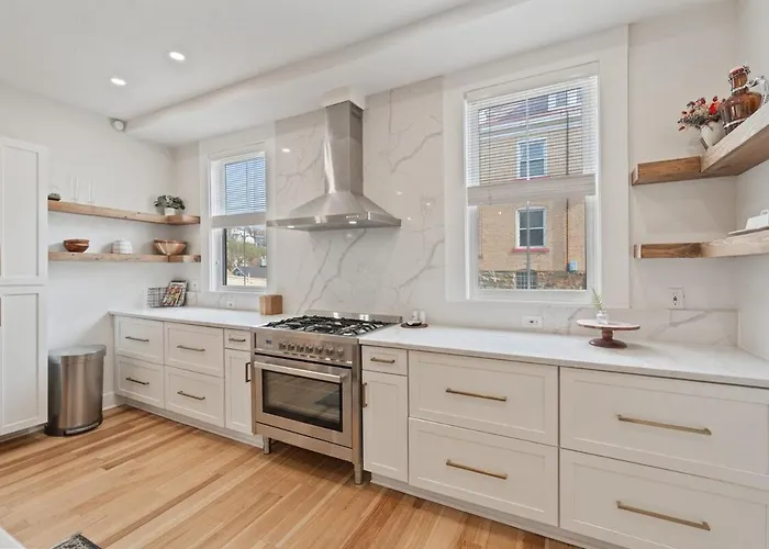 3br Stylish Retreat, Minutes From Downtown Pittsburgh, Free 3-car Parking