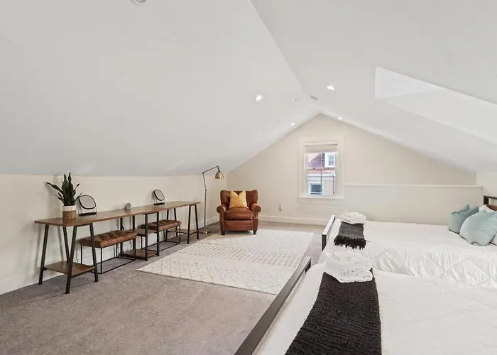 3br Stylish Retreat, Minutes From Downtown Pittsburgh, Free 3-car Parking Holiday home *