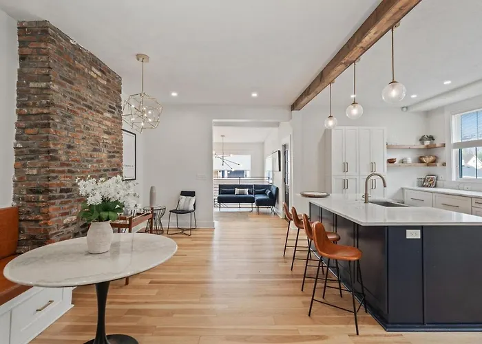 3br Stylish Retreat, Minutes From Downtown Pittsburgh, Free 3-car Parking Holiday home