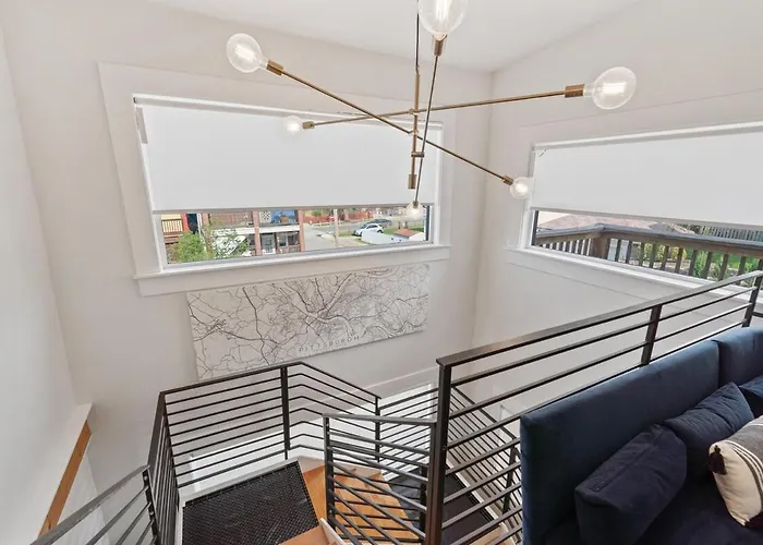 3br Stylish Retreat, Minutes From Downtown Pittsburgh, Free 3-car Parking Holiday home *