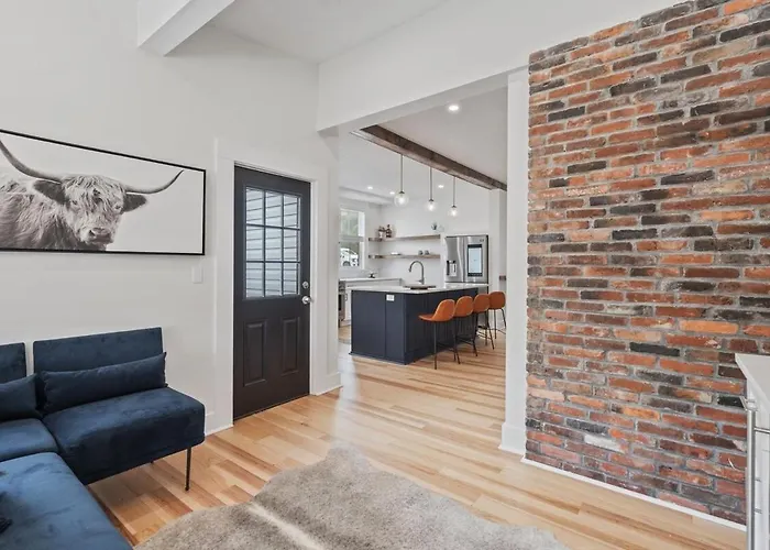 Holiday home 3br Stylish Retreat, Minutes From Downtown Pittsburgh, Free 3-car Parking *