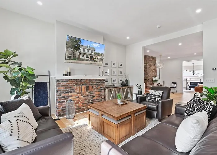 Holiday home 3br Stylish Retreat, Minutes From Downtown Pittsburgh, Free 3-car Parking Pittsburgh