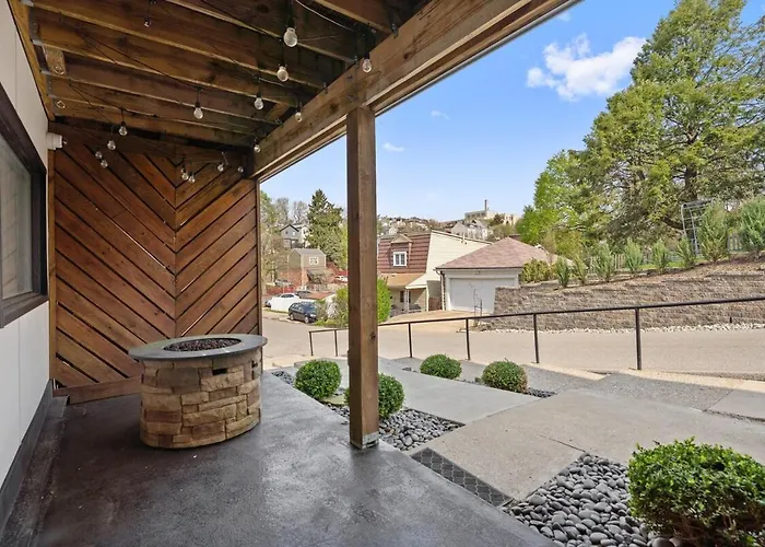 3br Stylish Retreat, Minutes From Downtown Pittsburgh, Free 3-car Parking Holiday home *