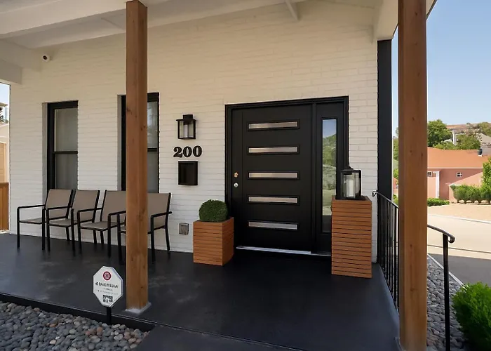 Holiday home 3br Stylish Retreat, Minutes From Downtown Pittsburgh, Free 3-car Parking *