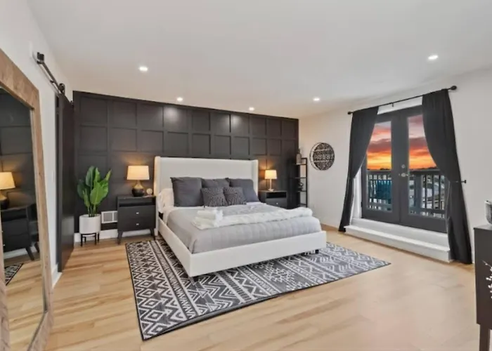 3br Stylish Retreat, Minutes From Downtown Pittsburgh, Free 3-car Parking Holiday home