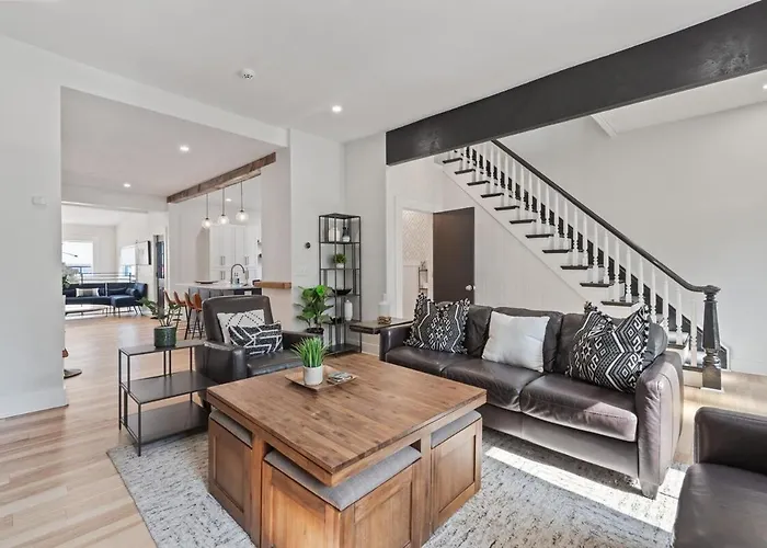 3br Stylish Retreat, Minutes From Downtown Pittsburgh, Free 3-car Parking
