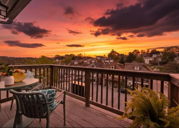 Holiday home 3br Stylish Retreat, Minutes From Downtown Pittsburgh, Free 3-car Parking *